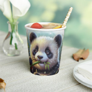 Niedlicher Panda Bär frisst Bambus Pappbecher