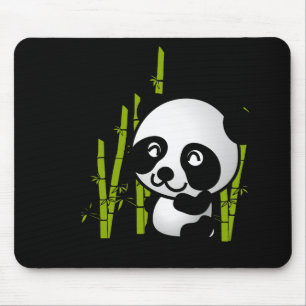 Niedlicher Panda-Bär in einem Bambushain. Mousepad