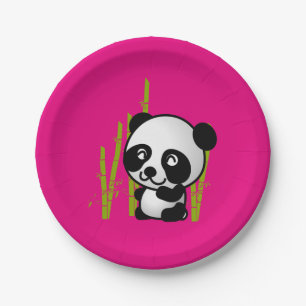 Niedlicher Panda-Bär in einem Bambushain. Pappteller