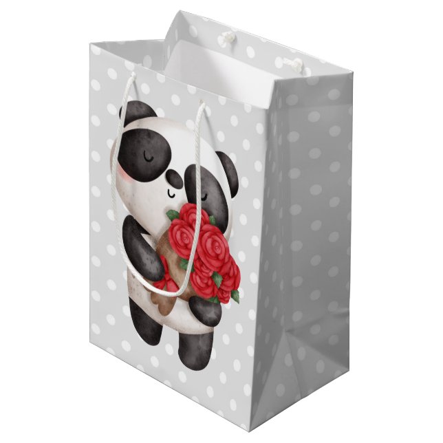 Niedlicher Panda-Bär mit Rose Bouquet Mittlere Geschenktüte (Vorderseite Schrägansicht)