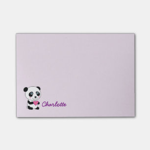 Niedlicher Panda mit einem rosa Post-it Klebezettel