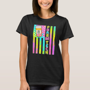 niedlicher Pharmazie-Techniker unter amerikanische T-Shirt