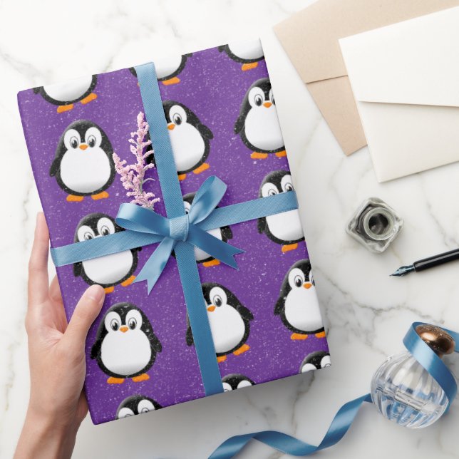 Niedlicher Pinguin Cartoon Custom Winter Lila Geschenkpapier (Schenken)