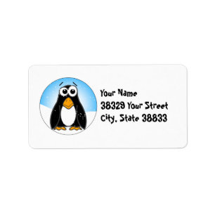 Niedlicher Pinguin im Schnee mit blauem Himmel Adressaufkleber