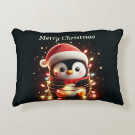 Niedlicher Pinguin in Weihnachtsbeleuchtung ummant Dekokissen