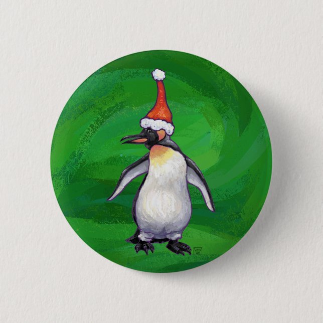 Niedlicher Pinguin in Weihnachtsmannmütze auf Gree Button (Vorderseite)
