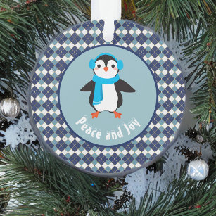 Niedlicher Pinguin mit Earmuffs Peace and Joy Ornament