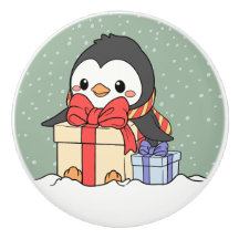 Niedlicher Pinguin mit Weihnachtsgeschenken im Sch
