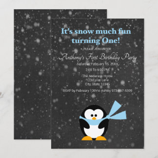 Niedlicher Pinguin Schnee viel Spaß macht einen Ge Einladung