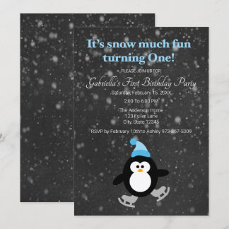 Niedlicher Pinguin Schnee viel Spaß macht einen Ge Einladung