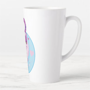 NIEDLICHER PINK UND LILA KATZE IN EINEM HAUTKREIS MILCHTASSE
