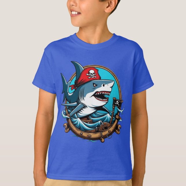 Niedlicher Piratenhai auf einem T - Shirt (Vorderseite)