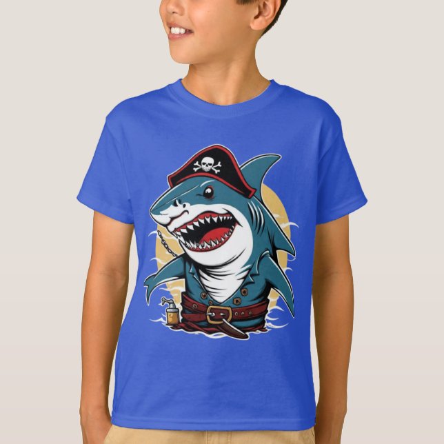 Niedlicher Piratenhai auf einem T - Shirt (Vorderseite)