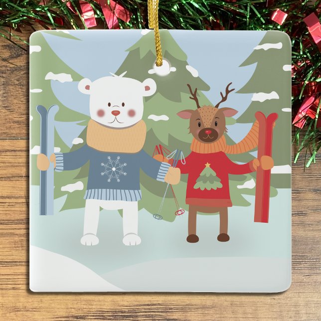 Niedlicher Polarbär und Rentier mit Skiern Keramikornament (Von Creator hochgeladen)