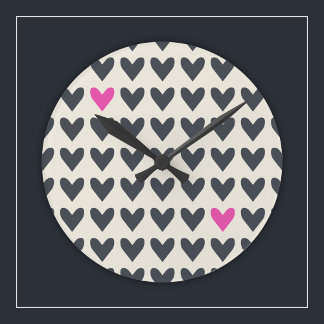 Niedlicher Pop Art Hearts in Mod, dunkelgrau und H Runde Wanduhr