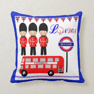 Niedlicher Queens Guard Red Bus London Themed Desi Kissen