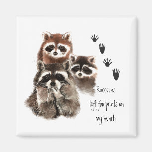 Niedlicher Raccoon verließ Abdrücke auf meinem Magnet