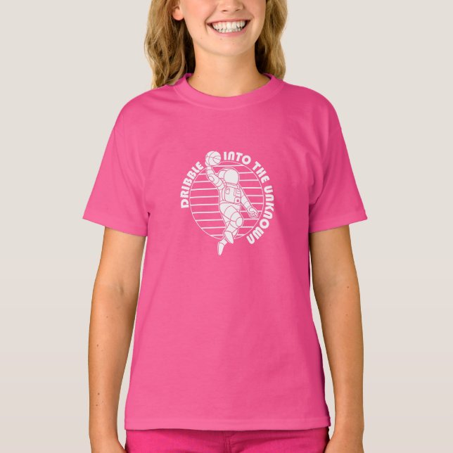 Niedlicher Raumfahrer Basketball spielen T-Shirt (Vorderseite)