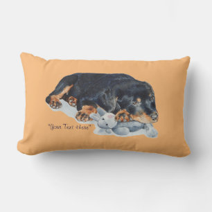 niedlicher Rottweiler-Welpenhund, der Teddy-Bärenk Lendenkissen