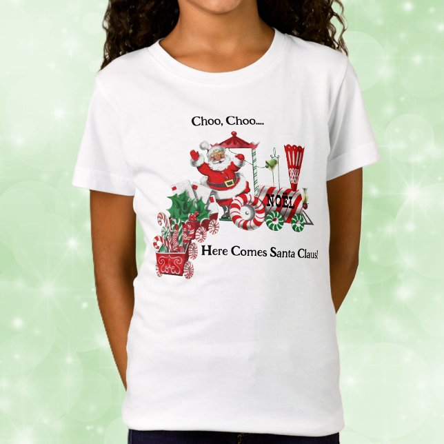 Niedlicher Santa on Candy Train Letters Candy Cane T-Shirt (Here comes Santa on peppermint candy Christmas train on kids holiday tee shirt.)
