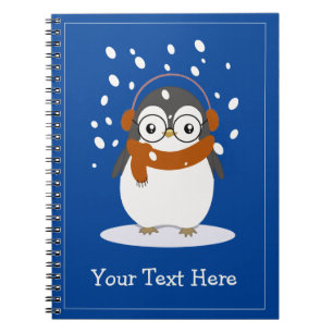 Niedlicher Scarf-Pinguin mit Brille auf Ice Custom Notizblock