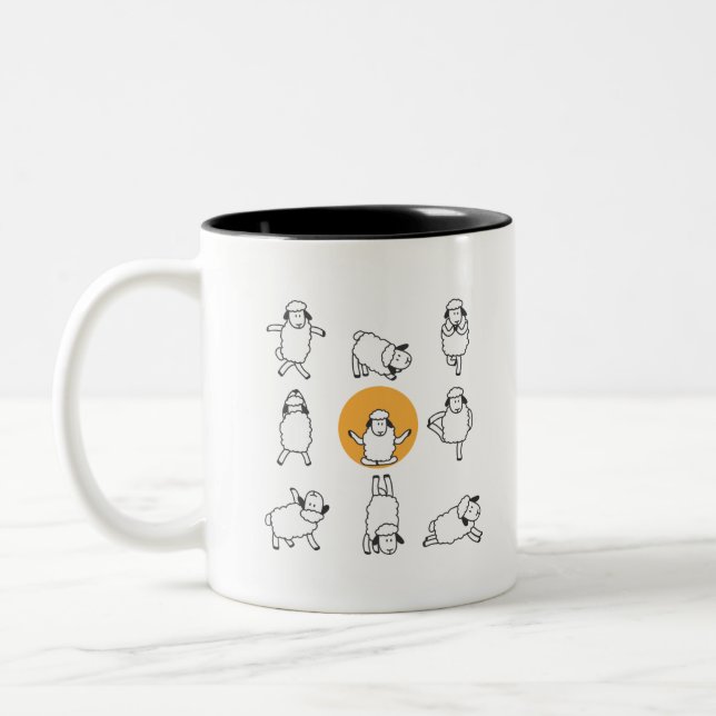 Niedlicher Schafyoga Zweifarbige Tasse (Links)