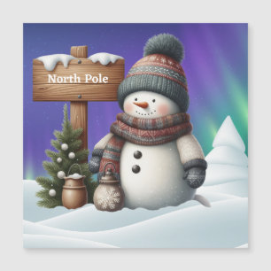 Niedlicher Schneemann am Nordpol mit Nordlichtern Magnetkarte