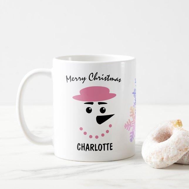 Niedlicher Schneemann in einem Boaterhut. Frohe We Kaffeetasse (Mit Donut)
