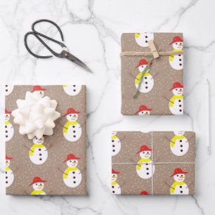 Niedlicher Schneemann und Schnee auf brauner Kraft Geschenkpapier Set