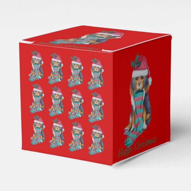 niedlicher, schwarz-brauner Welpe mit Weihnachtswe Geschenkschachtel (Vorderseite)