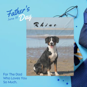 Niedlicher Schwarzer Hund am Strand Fleecedecke