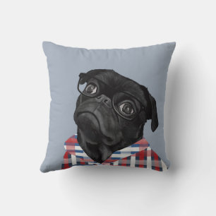 Niedlicher schwarzer Mops mit Brille und Shirt Kissen