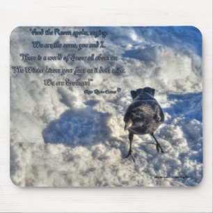 Niedlicher Schwarzer Rabe im Schnee-Foto Mousepad