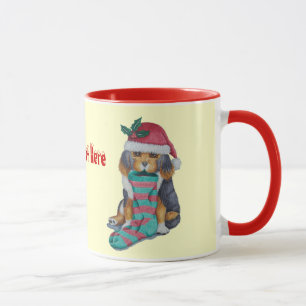 niedlicher schwarzer und brauner Welpe mit Tasse