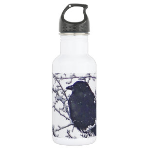 Niedlicher schwarzer Vogel in verschneiten Ästen Trinkflasche