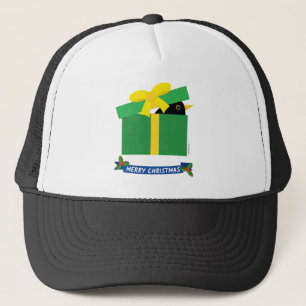 Niedlicher Schwarzvogel, der aus einer Geschenkbox Truckerkappe