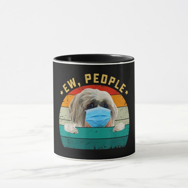 Niedlicher Shih Tzu Dog Ew Leute tragen Gesichtsma Tasse (Zentrum)