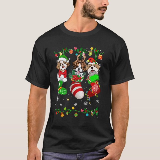 Niedlicher Shih Tzu Hund in Weihnachtssocken Haust T-Shirt (Vorderseite)