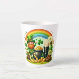 Niedlicher, skurriler St. Patrick's Day Milchtasse