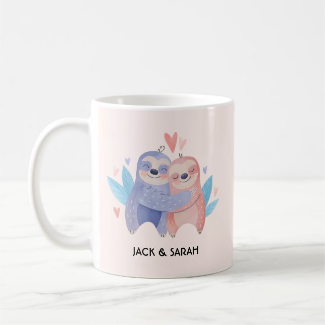 Niedlicher Sloth Couple Personalisierter Valentins Kaffeetasse (Links)