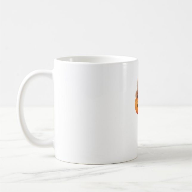 Niedlicher Sloth sitzt in einem Kürbis. Text Happy Kaffeetasse (Links)
