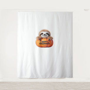 Niedlicher Sloth sitzt in einem Kürbis. Text Happy Wandteppich