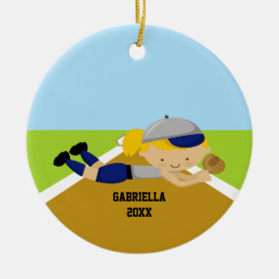 Niedlicher Softball-Spieler in der blauen u. Keramikornament