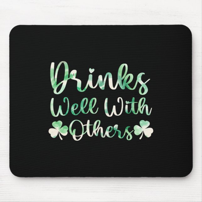 Niedlicher St. Patricks Day Drinks Gefärbte Krawat Mousepad (Vorne)