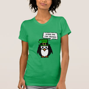 Niedlicher St Patricks Day Pinguin im Shirt   Küss