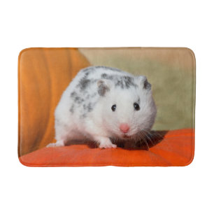 Niedlicher syrischer Hamster Weiße Gepunktete Zwer Badematte