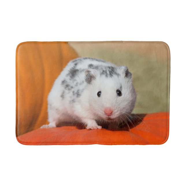Niedlicher syrischer Hamster Weiße Gepunktete Zwer Badematte (Vorderseite)