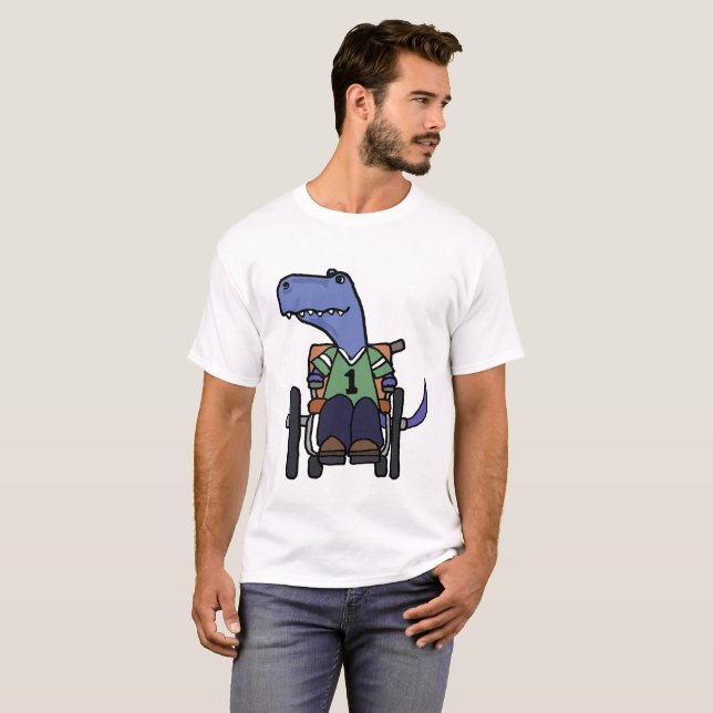 Niedlicher T-rex Dinosaurier im Rollstuhl-Cartoon T-Shirt (Vorne ganz)