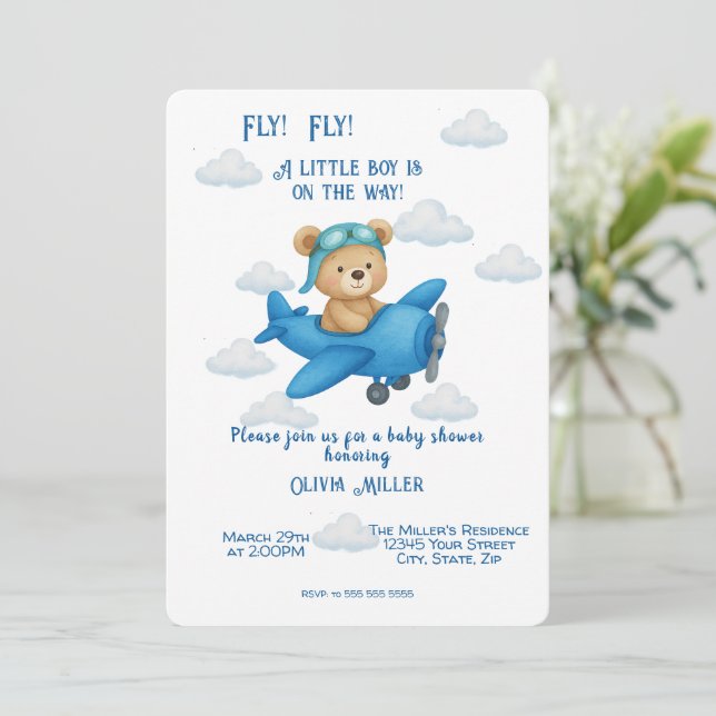 Niedlicher Teddy Bär auf Airplane Baby Shower Einl Einladung (Stehend Vorderseite)