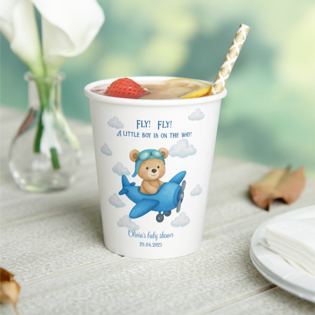 Niedlicher Teddybär auf Airplane Baby Shooting Pap Pappbecher (In Situ)